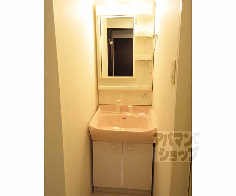 洗面設備　独立洗面台。