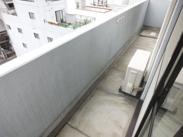 バルコニー　同物件別号室の写真です。