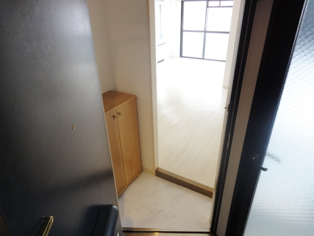 玄関　同物件別号室の写真です。