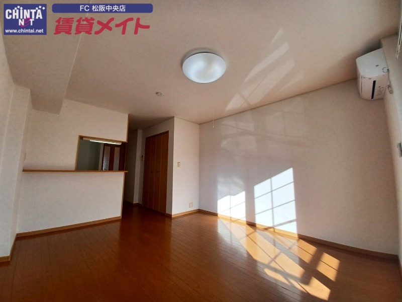 居室・リビング　同物件別室画像