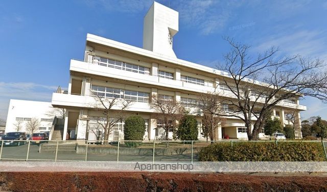中学校　大泉町立西中学校（中学校）まで567m