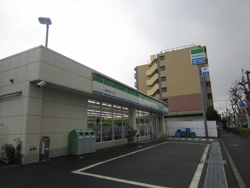 コンビニ　ファミリーマート（コンビニ）まで551m