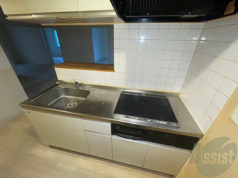 キッチン　ＩＨクッキングヒーターです！お手入れも楽々ですね。