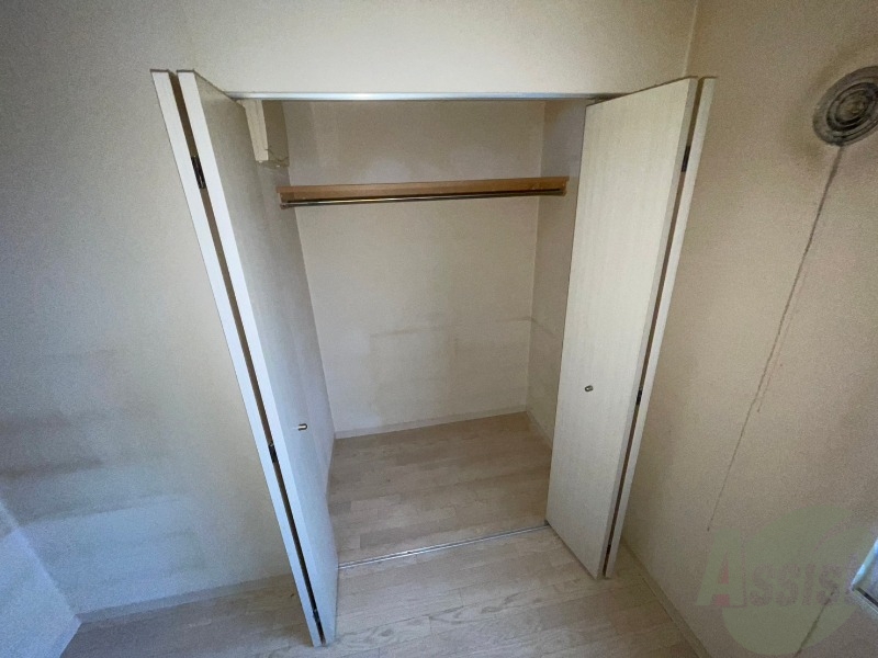 収納　クローゼットは奥行きもあり、荷物が多い方でも安心です。