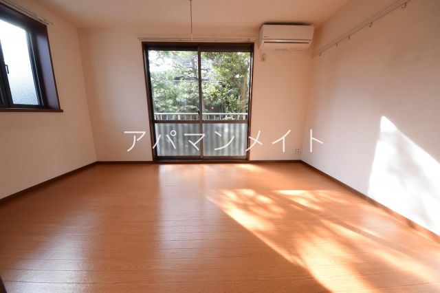 居室・リビング　ゆったり過ごせる居間です