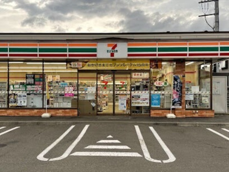 コンビニ　セブンイレブン札幌北18条東店（コンビニ）まで73m