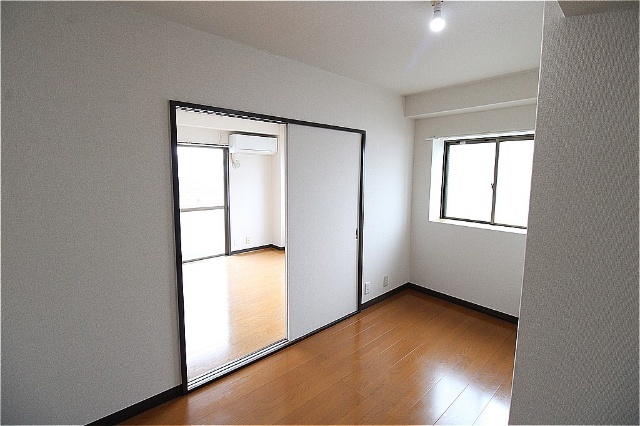 その他部屋・スペース　洋室４．５帖★出窓