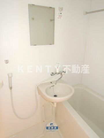 バス・シャワールーム　コンパクトで使いやすいお風呂です