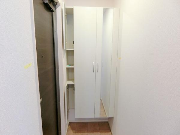 玄関　写真は別のお部屋のイメージです。現況優先