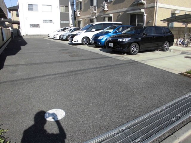 駐車場　※室内写真はお隣B棟