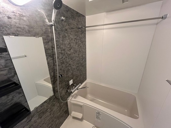 バス・シャワールーム　※別部屋の写真です