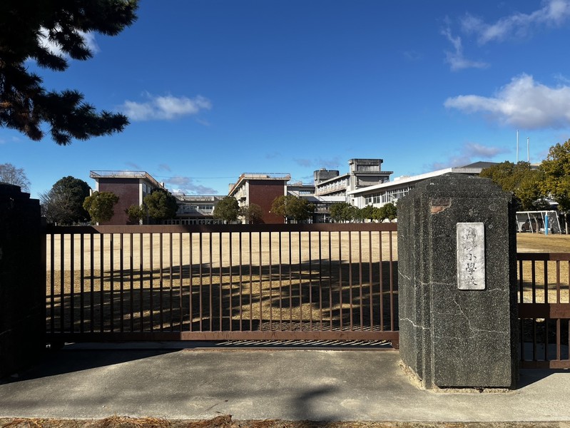 小学校　高砂市立高砂小学校（小学校）まで860m