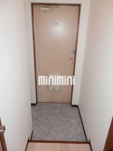 玄関　下駄箱を置くスペースもございます。