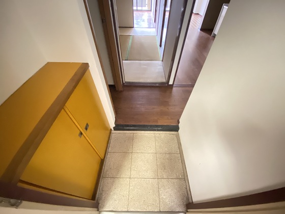 玄関　※別部屋の写真です