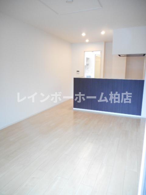 居室・リビング　こちらの居間で趣味の時間をお楽しみください