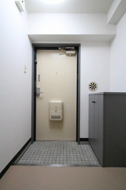 玄関　同物件別号室のものです。
