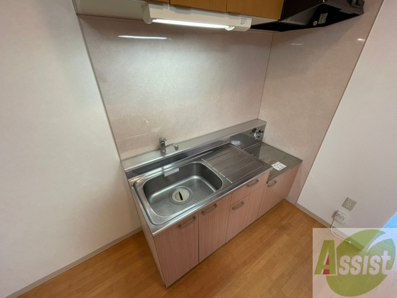 キッチン　キッチンです。ご自身でコンロを設置していただけます。