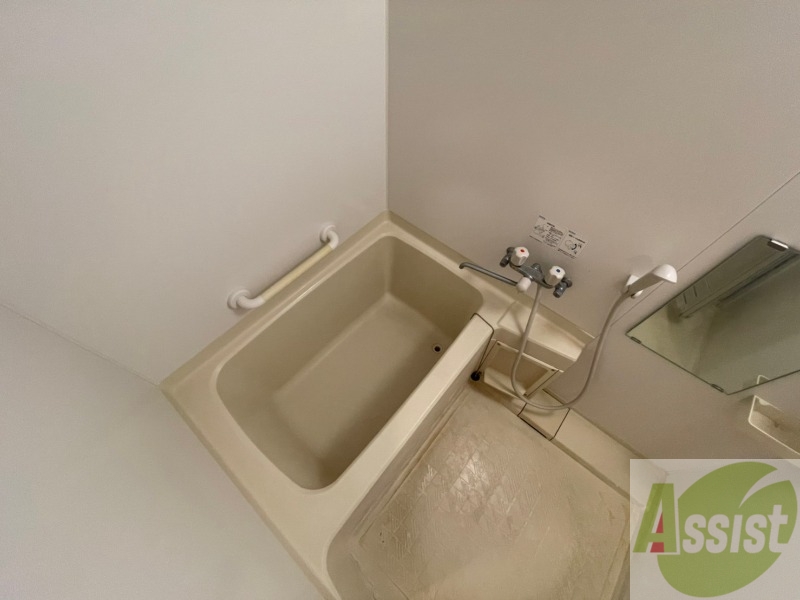 バス・シャワールーム　お風呂になります。一日の疲れを癒してくださいね。