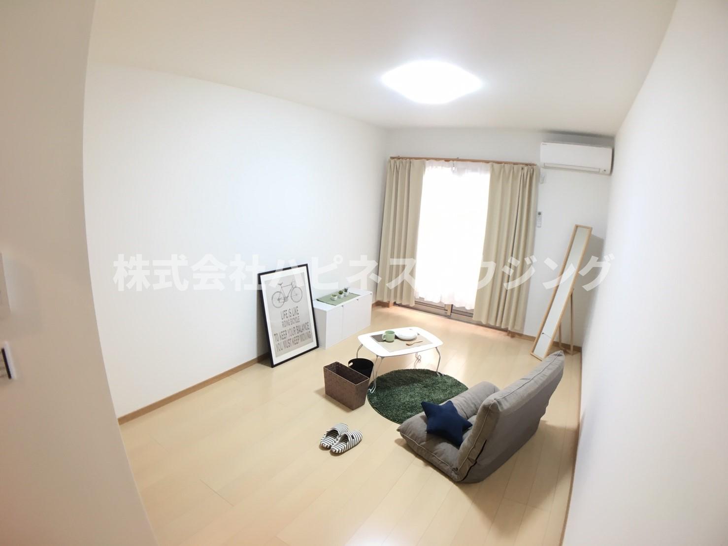 居室・リビング　※反転タイプの写真です、家具は付いてません。