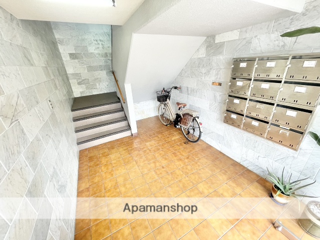 エントランス　内覧希望は当店まで！お客様からのご連絡をお待ちしております♪