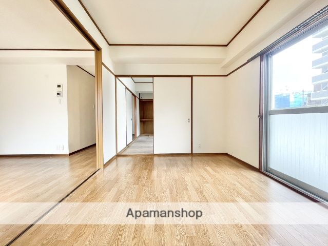 居室・リビング　内覧希望は当店まで！お客様からのご連絡をお待ちしております♪