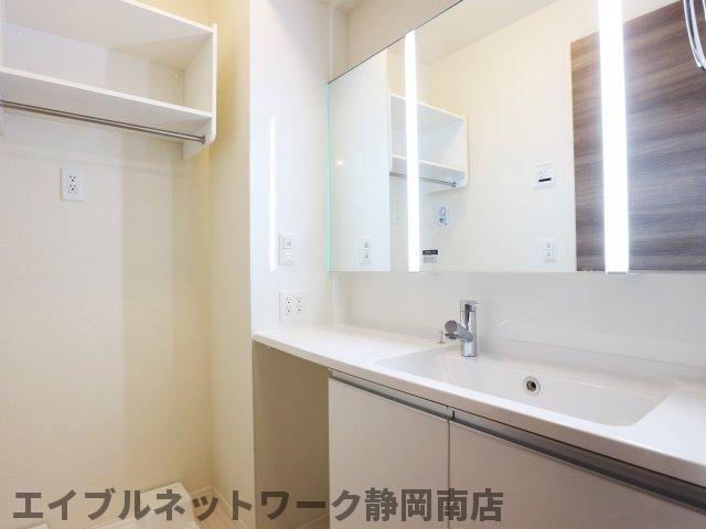 洗面設備　広い洗面スペース