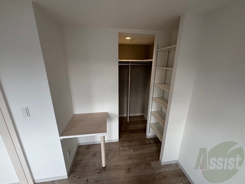 収納　クローゼットは奥行きもあり、荷物が多い方でも安心です。