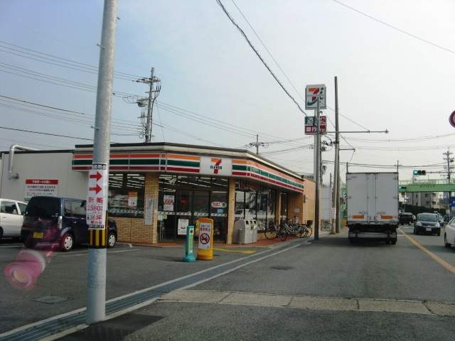 コンビニ　セブンイレブン（コンビニ）まで435m