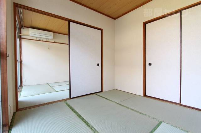 居室・リビング　別号室の写真になります