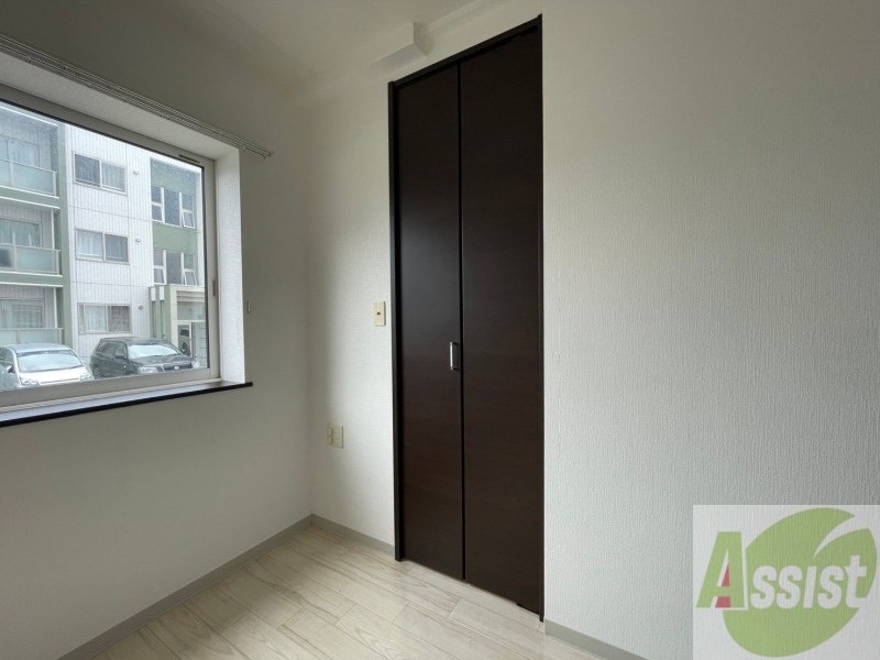 収納　寝室の収納です。部屋がすっきり片付きます