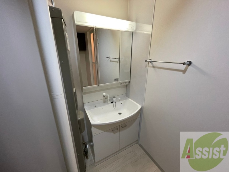 洗面設備　シャンプードレッサー。身支度はここでばっちりですね。