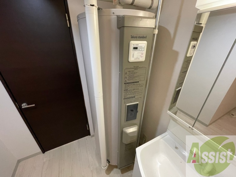 その他設備　オール電化物件ですのでこちらに電気温水器があります。