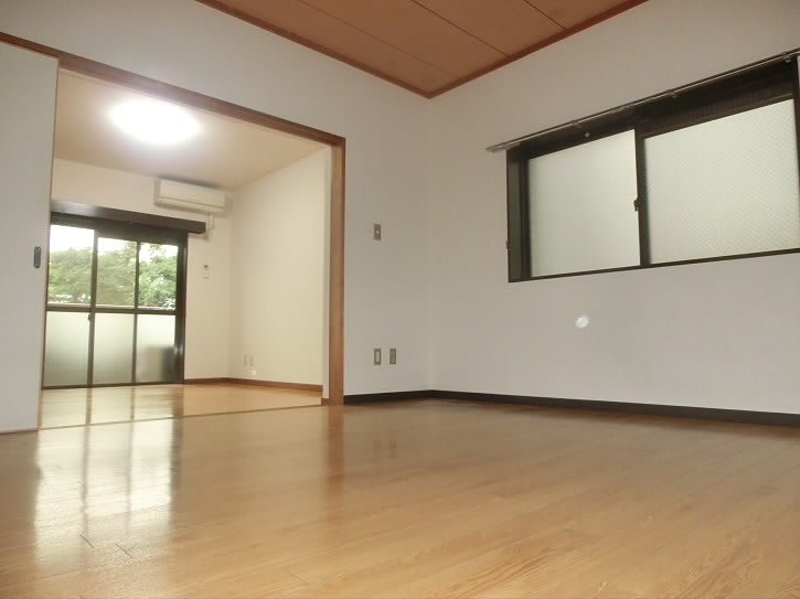 居室・リビング　※別号室の参考写真となります