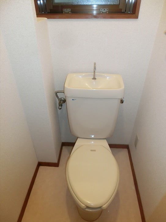 トイレ　※別号室の参考写真となります