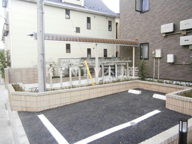 駐車場　駐車場に車を止められます