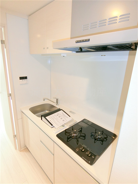 キッチン　2口ガスシステムキッチン　まな板が置ける調理スペースしっかり