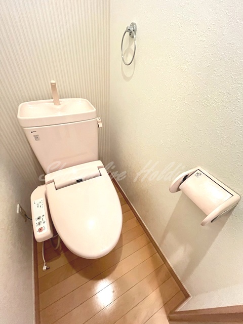 トイレ　温水洗浄便座付き♪