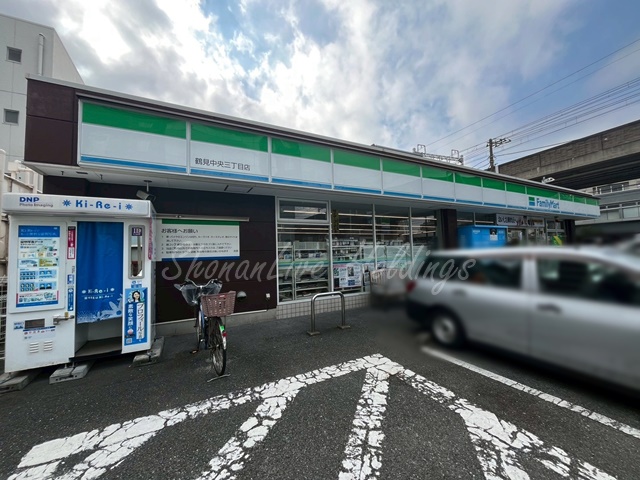 コンビニ　ファミリーマート 鶴見中央3丁目店（コンビニ）まで14m