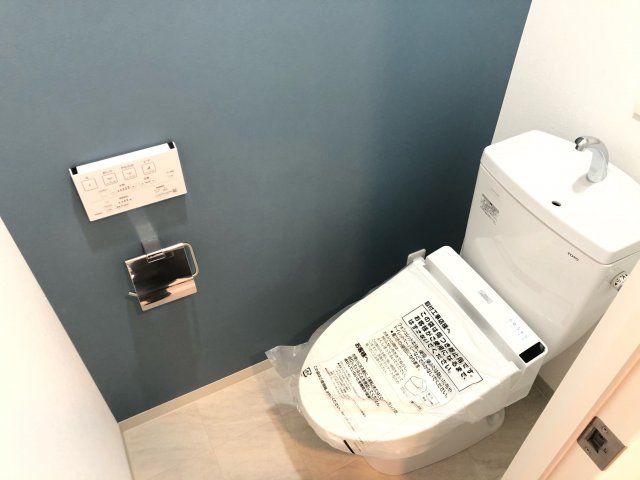 トイレ　温水洗浄便座付きのトイレです♪