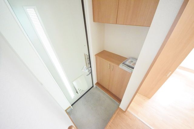 玄関　玄関横シューズBOX完備
