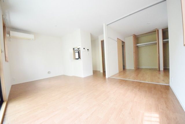 居室・リビング　LDK11.3帖♪