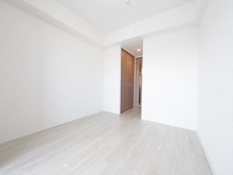 その他　洋室7.3帖　エアコン完備　バルコニーに面しています