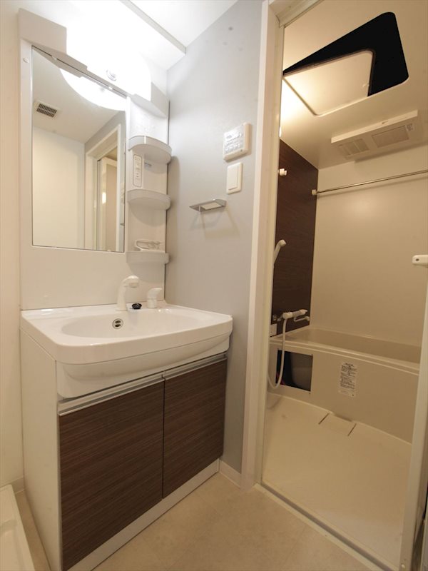 洗面設備　脱衣所　独立洗面台（シャンプードレッサー付）