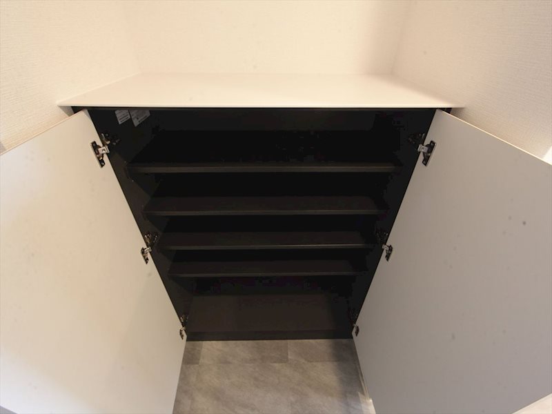 玄関　玄関　シューズボックス完備