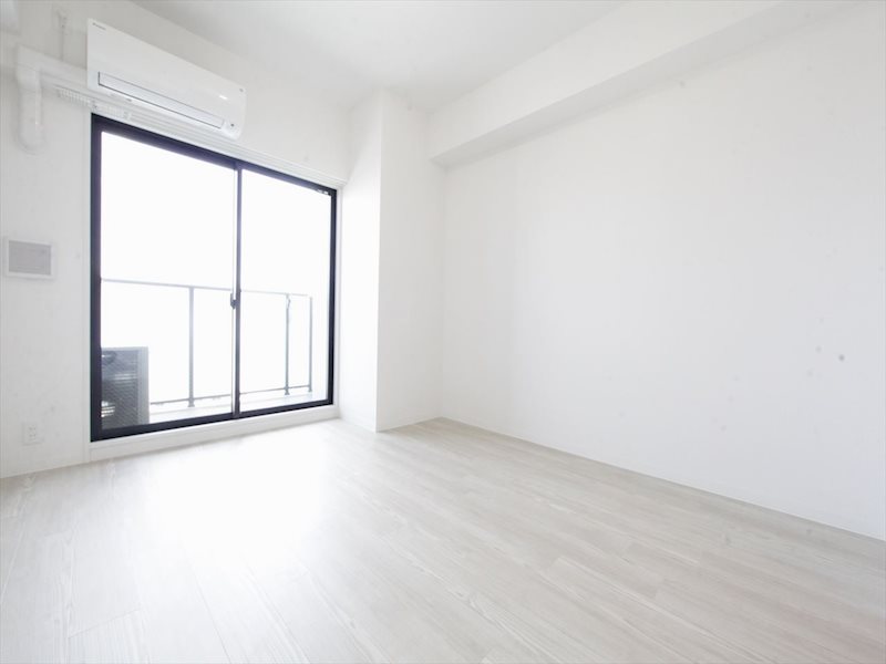 バルコニー　洋室7.3帖　エアコン完備　バルコニーに面しています