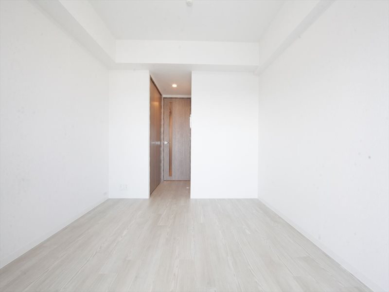 居室・リビング　洋室7.3帖　エアコン完備　バルコニーに面しています