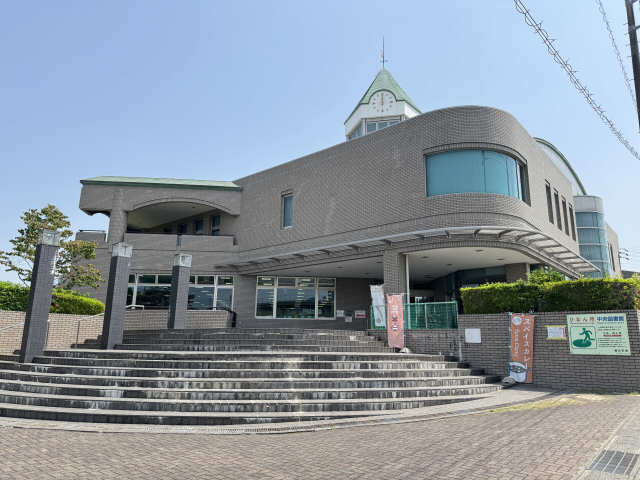 図書館　長久手市中央図書館（図書館）まで983m