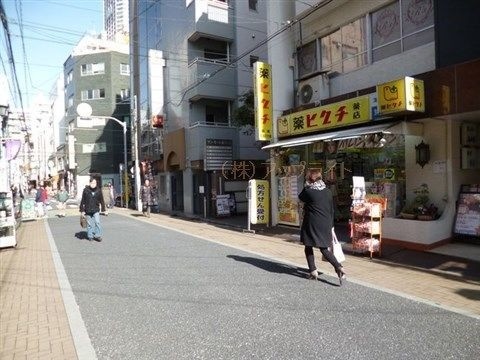 ドラックストア　薬ヒグチ新宿御苑前店（ドラッグストア）まで315m
