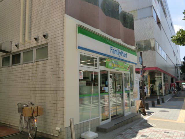 コンビニ　ファミリーマート 近鉄四日市駅北店（コンビニ）まで587m