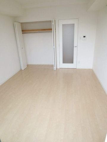 その他部屋・スペース　★明るい色のフローリングです★